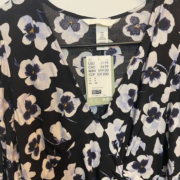 NWT H&M Floral Print Dress with Slit, Size Small, New With Tags - Picture 3 of 9
